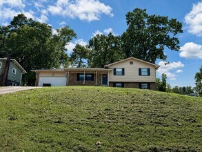 Building Photo - 1606 Lisa Lynn Dr