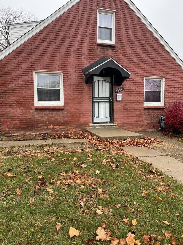 Primary Photo - 1506 Chandler Ave