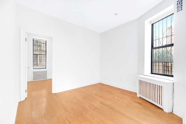 Building Photo - 414 W 49th St