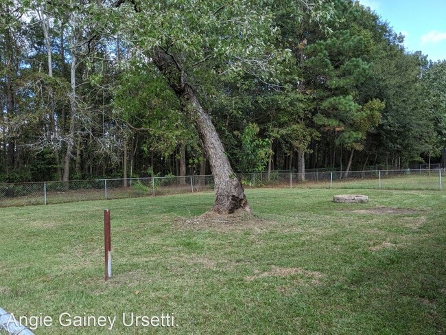 Building Photo - 3 br, 1.5 bath House - 108 Village Green C...