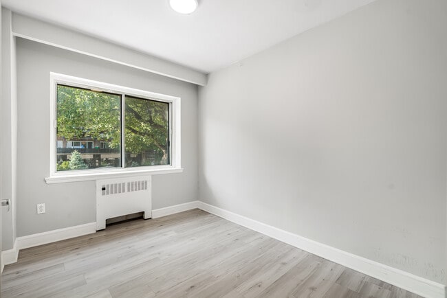 Building Photo - 4875 Av Bourret
