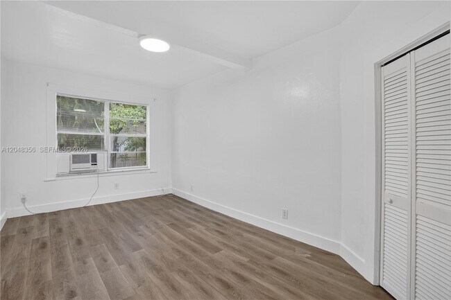 Foto del edificio - 3409 S Le Jeune Rd