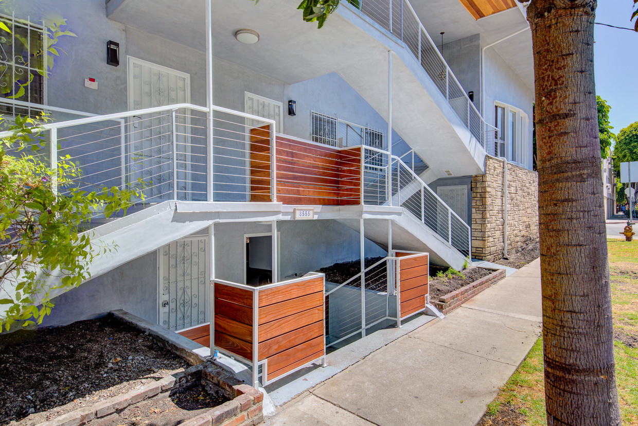 Foto principal - 8555 Sherwood Dr