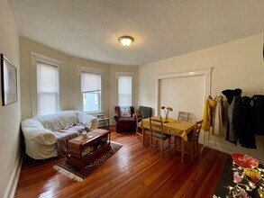 Building Photo - 171 Kelton St