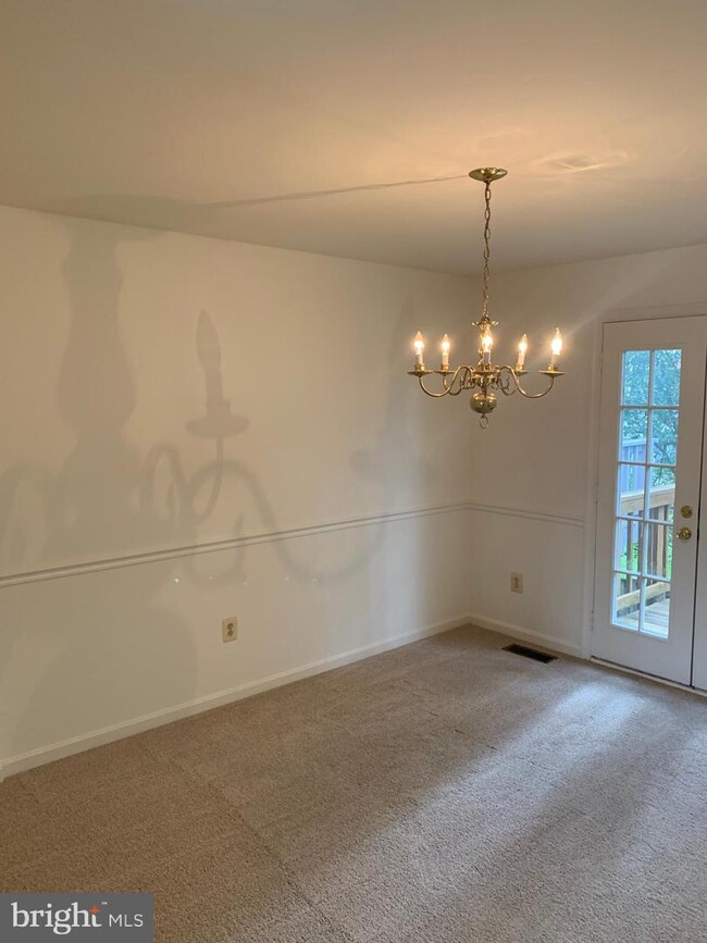 Building Photo - 1405 Bluemont Ct