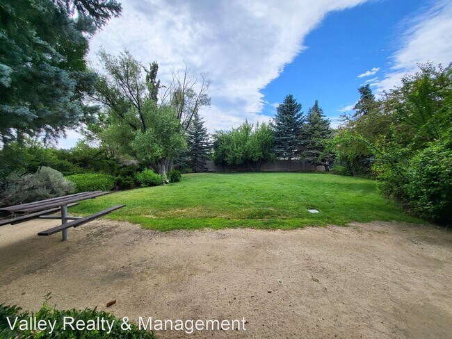 Building Photo - 3 br, 2 bath House - 7440 W. 4th #27
