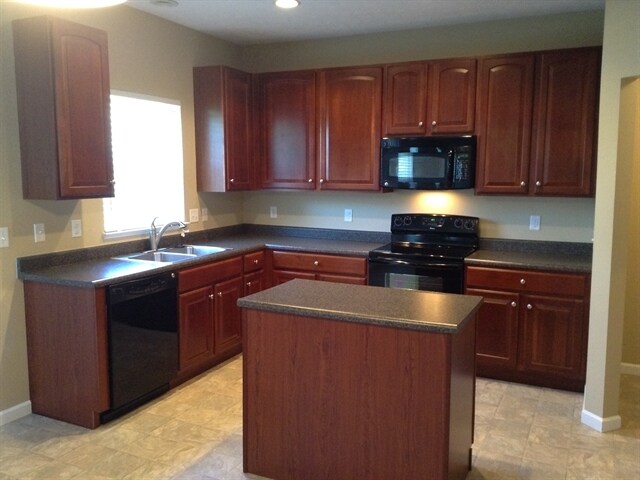 Foto del edificio - 599 Mitchell Way Ct