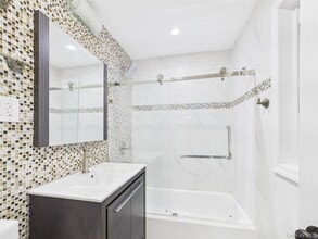 Building Photo - 25-16 Curtis St