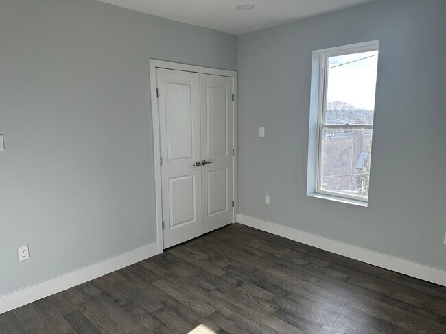 Foto del edificio - 484 Shurs Ln