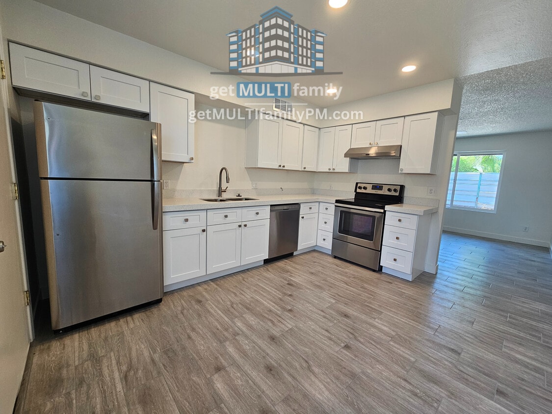 Photo - 2535 W Missouri Ave -1