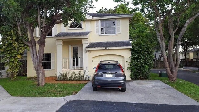 Building Photo - 9851 SW 117th Ct