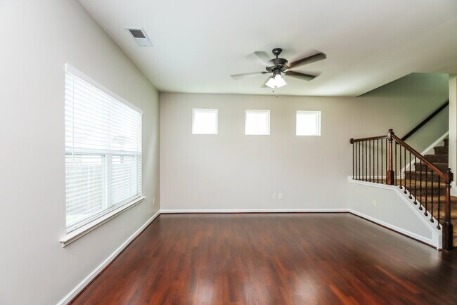 Building Photo - 257 Hill Crest Cir