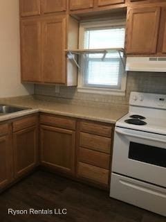 Building Photo - 3 br, 1 bath House - 949 W 7th