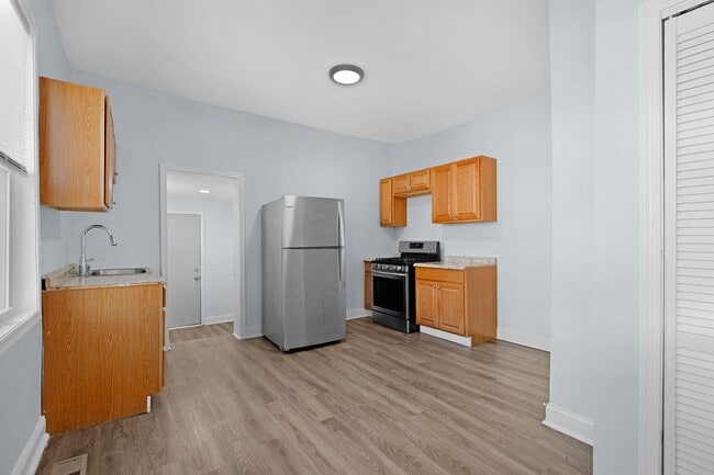 Building Photo - 3501 Oakmont Ave