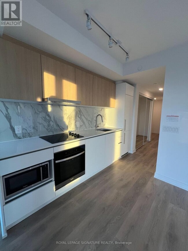 Photo du bâtiment - 1100-1100 Sheppard Ave W