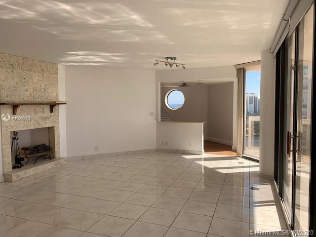 Foto del edificio - 20185 E Country Club Dr