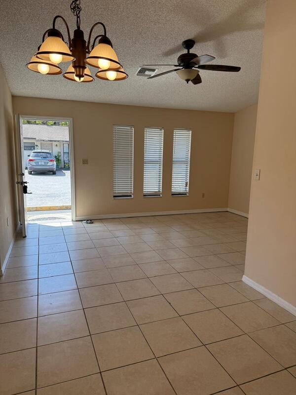 Building Photo - 32719 Blossom Ln