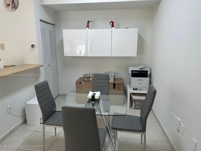 Foto del edificio - 7220 NW 114th Ave