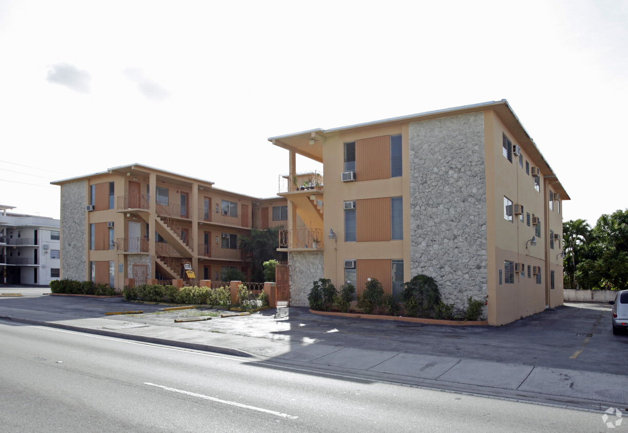 Primary Photo - 6300 W Flagler St