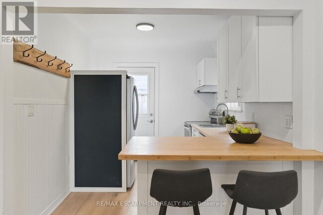 Building Photo - 78 Delena Ave N