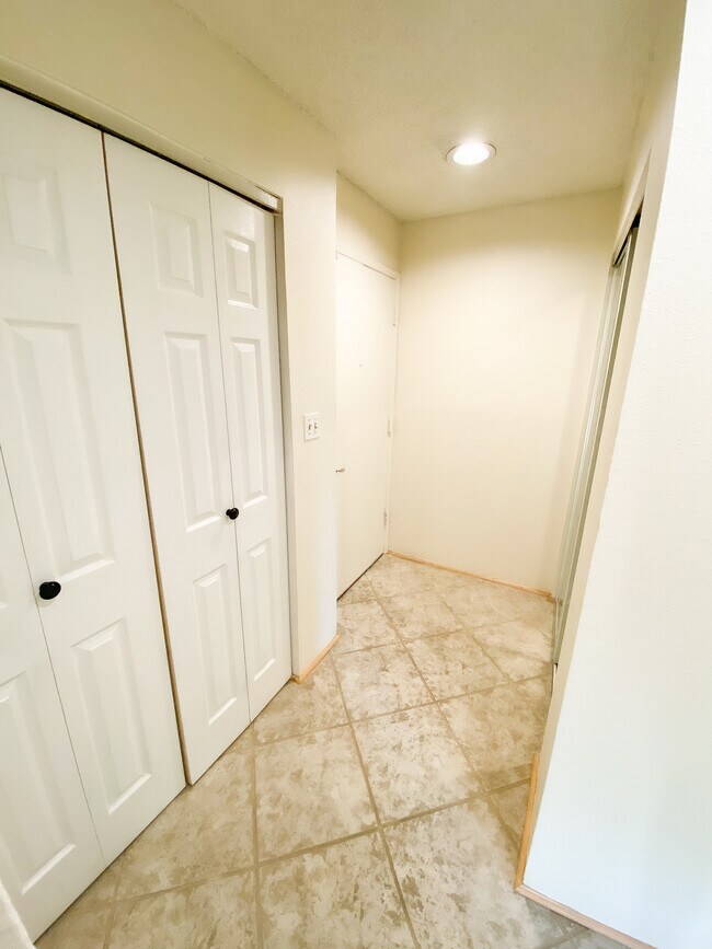 Entry Way - 2530 S 317th St