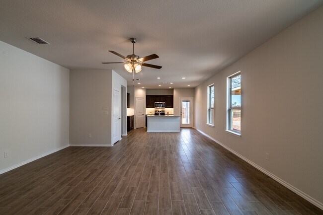 Foto del edificio - 1020 Runnels Ln