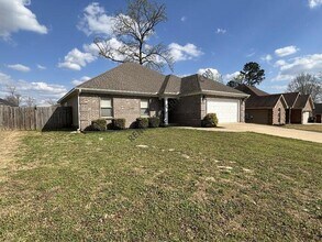 Building Photo - 212 Hidden Meadows Dr