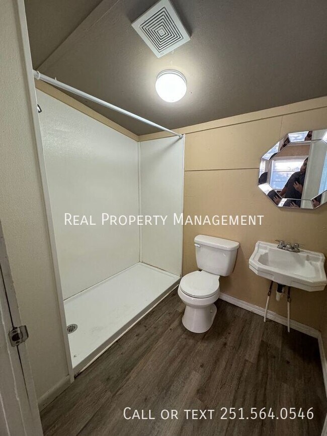 Foto del edificio - 2064 Andrews St