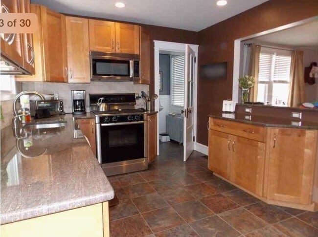 Building Photo - 207 E. 11th Ave