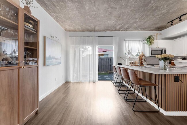 Foto del edificio - 5265 NW 112th Ave