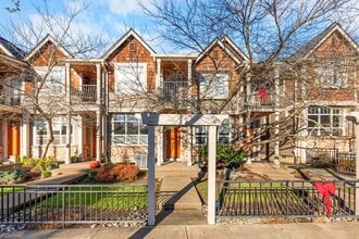 Building Photo - 929 SE Marion St