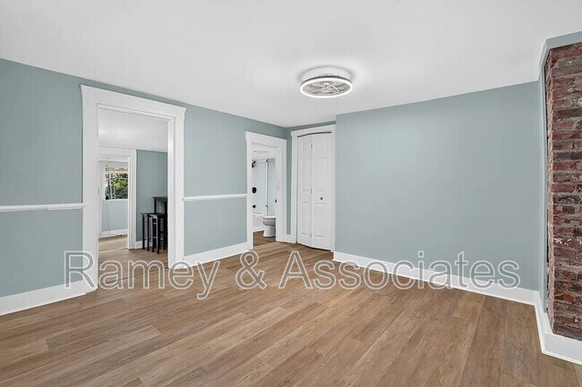 Foto del edificio - 837 E Burnett Ave