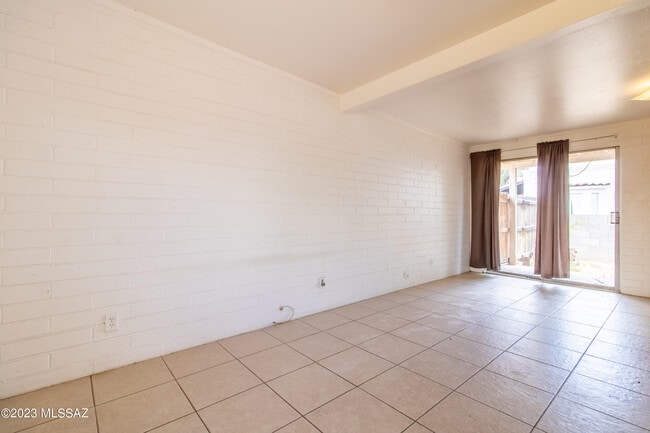 Building Photo - 3647 E Bermuda St