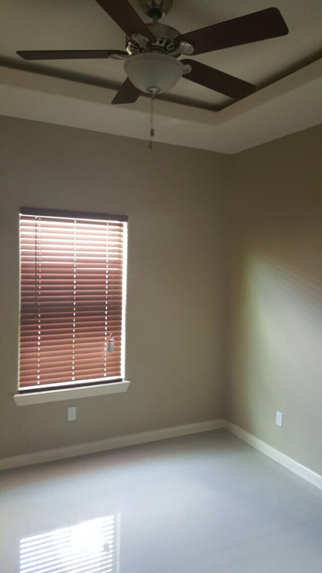 Foto del edificio - 4600 N Ebony St