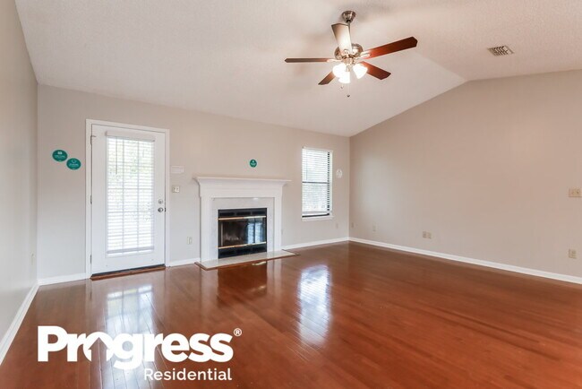 Foto del edificio - 1664 Tall Timber Dr