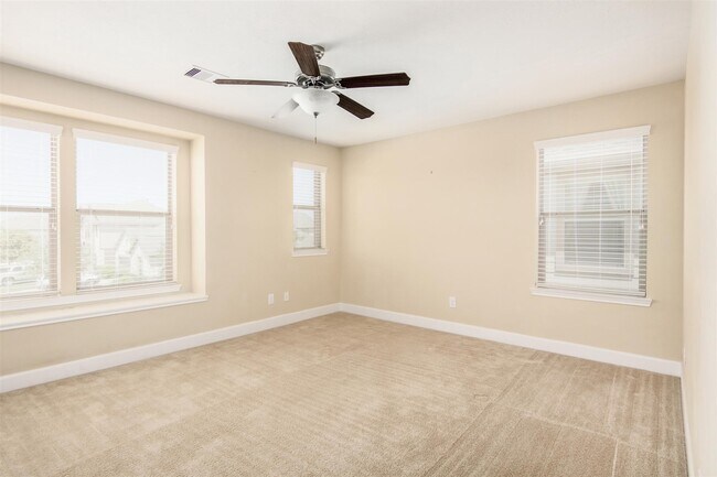 Foto del edificio - 26311 Parkman Grove Dr