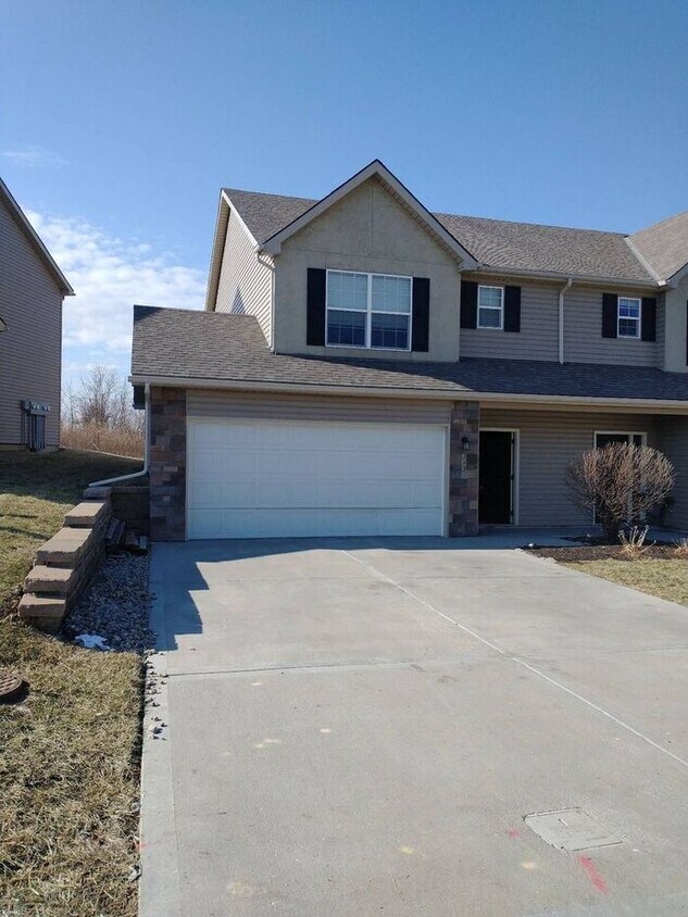 3835 NW 94th St, Kansas City, MO 64154 Townhome Rentals in Kansas City MO
