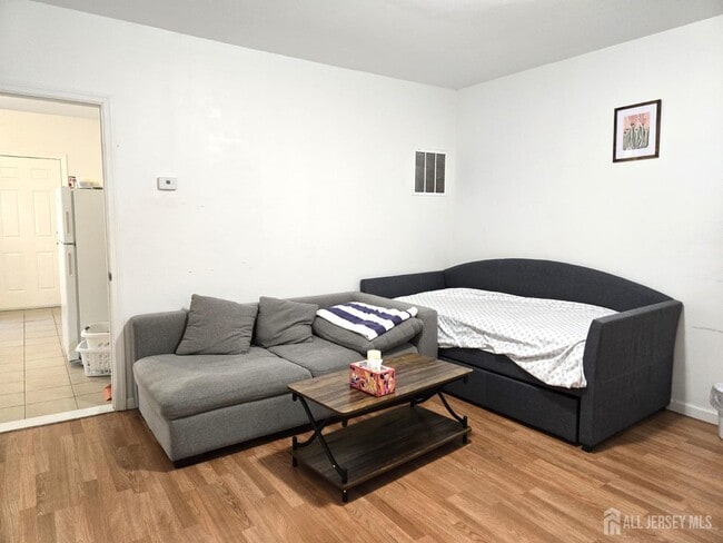 Building Photo - 54 Harvey St