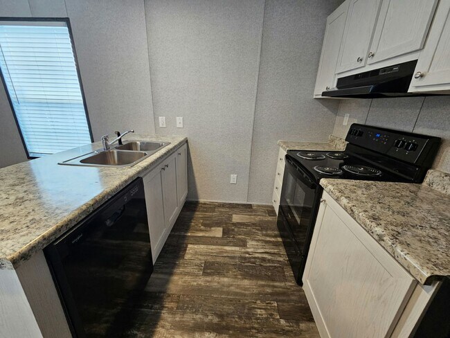 Building Photo - 1049 Myakka Dr