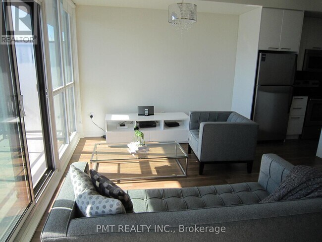 Building Photo - 775 King St W