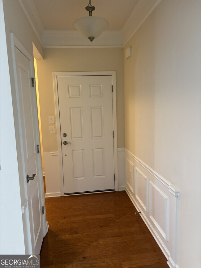 Foto del edificio - 381 Sandy Springs Dr