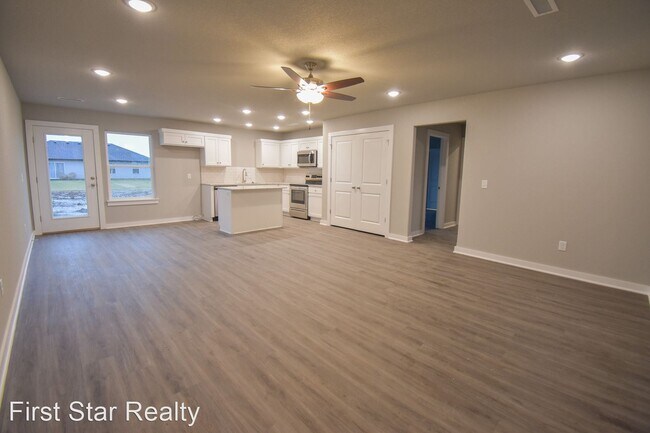 Building Photo - 3 br, 2 bath House - 326 N Wyandotte Street