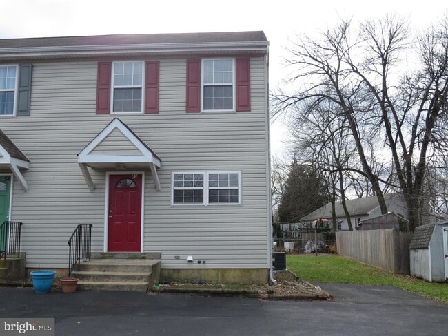 Building Photo - 60 Richardson Ln