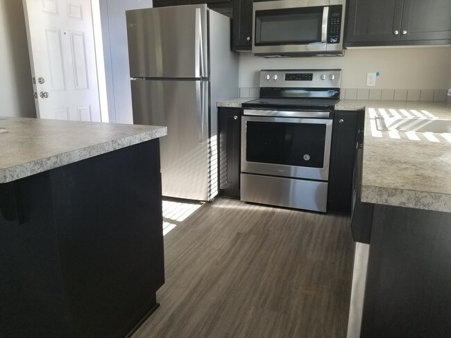 Foto del edificio - ALDERBROOK APARTMENTS- PREMIER, AFFORDABLE...