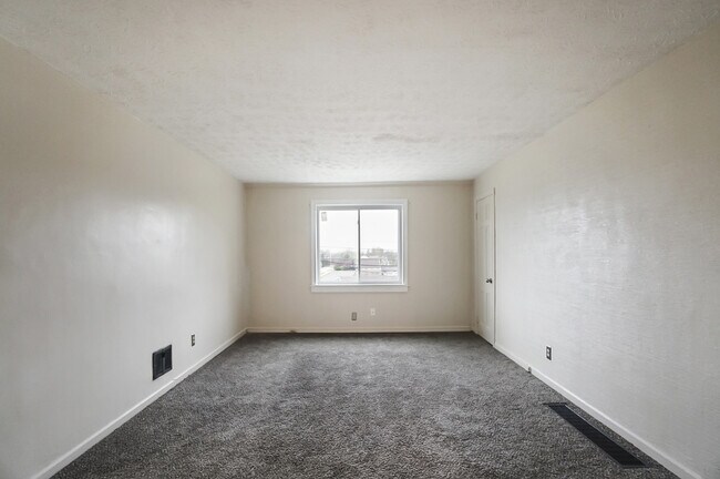 Building Photo - Fourplex - 1560 Cardington Rd, Kettering, ...