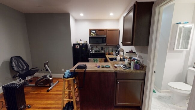 Building Photo - Charming 1BR + Bonus Sunroom - Near Yale, ...