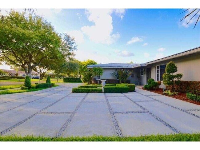 Building Photo - 14001 Cypress Ct