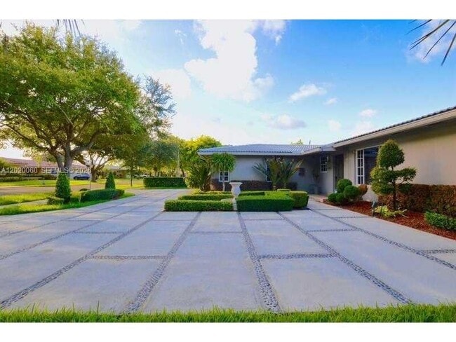 Foto del edificio - 14001 Cypress Ct