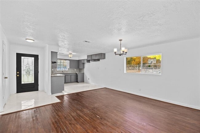 Building Photo - 14219 Archwood St