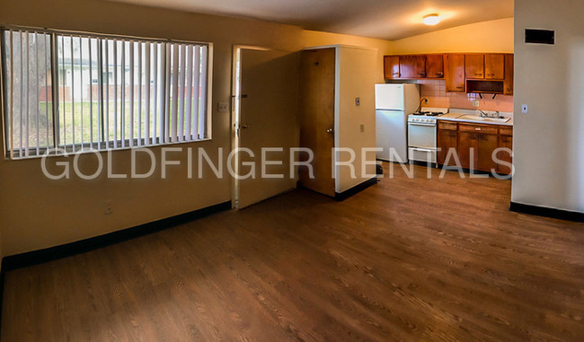 Foto del edificio - 532 High Grove Blvd